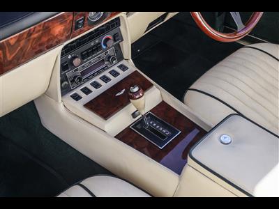 Aston Martin+V8 Volante